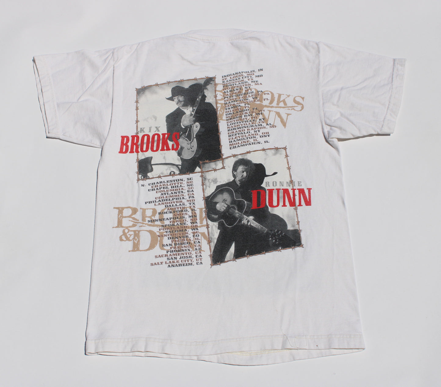 1990's Size Medium Brooks And Dunn "Barbwire" Tee Shirt
